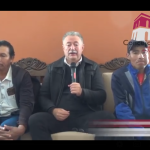 El Presidente del Concejo Municipal de Tarija, Fernando Castellanos Echazú, junto a comunarios, anuncia que el martes 28 de mayo, el Pleno del Concejo sesionará en la comunidad de Calderillas. Aprovechando esta fecha felicitarán, personalmente, a todas las mamás de esa población, por el día de las madres.